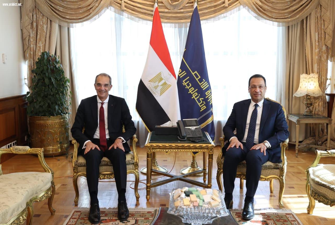 خلال مراسم التسليم والتسلم.  وزير الاتصالات وتكنولوجيا المعلومات يستقبل الوزير السابق ويبحث معه  ملفات العمل بالوزارة.