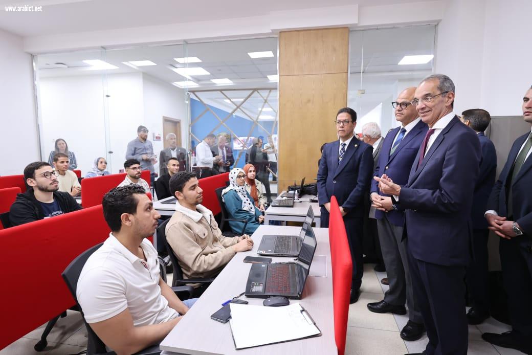 وزير الاتصالات وتكنولوجيا المعلومات يلتقى برواد الأعمال والمهنيين المستقلين والمتدربين المستفيدين من برامج  الوزارة بالقليوبية