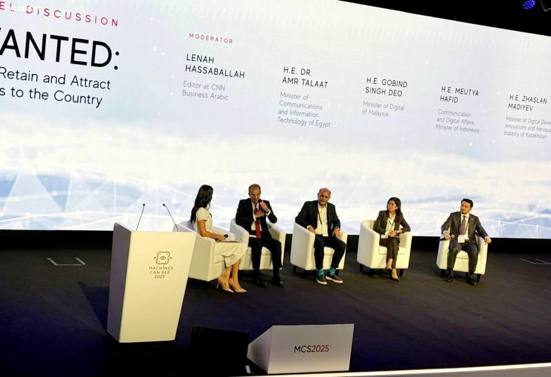  الدكتور عمرو طلعت يبحث مع وزير الدولة للذكاء الاصطناعى  الإماراتى تعزيز التعاون المشترك  ويعقد لقاءات ثنائية مع وزراء من ماليزيا وإندونيسيا وكازاخستان