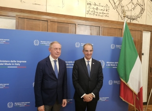  وزير الاتصالات وتكنولوجيا المعلومات يبحث فى روما مع وزير الأعمال والصناعة الإيطالى تعزيز التعاون فى مجال الذكاء الاصطناعى