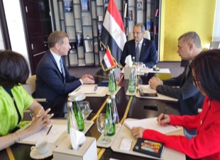 من دبى.. الدكتور عمرو طلعت يدعو بنوك وشركات عالمية متخصصة للاستثمار فى مجالات التعهيد وتصنيع  الهواتف